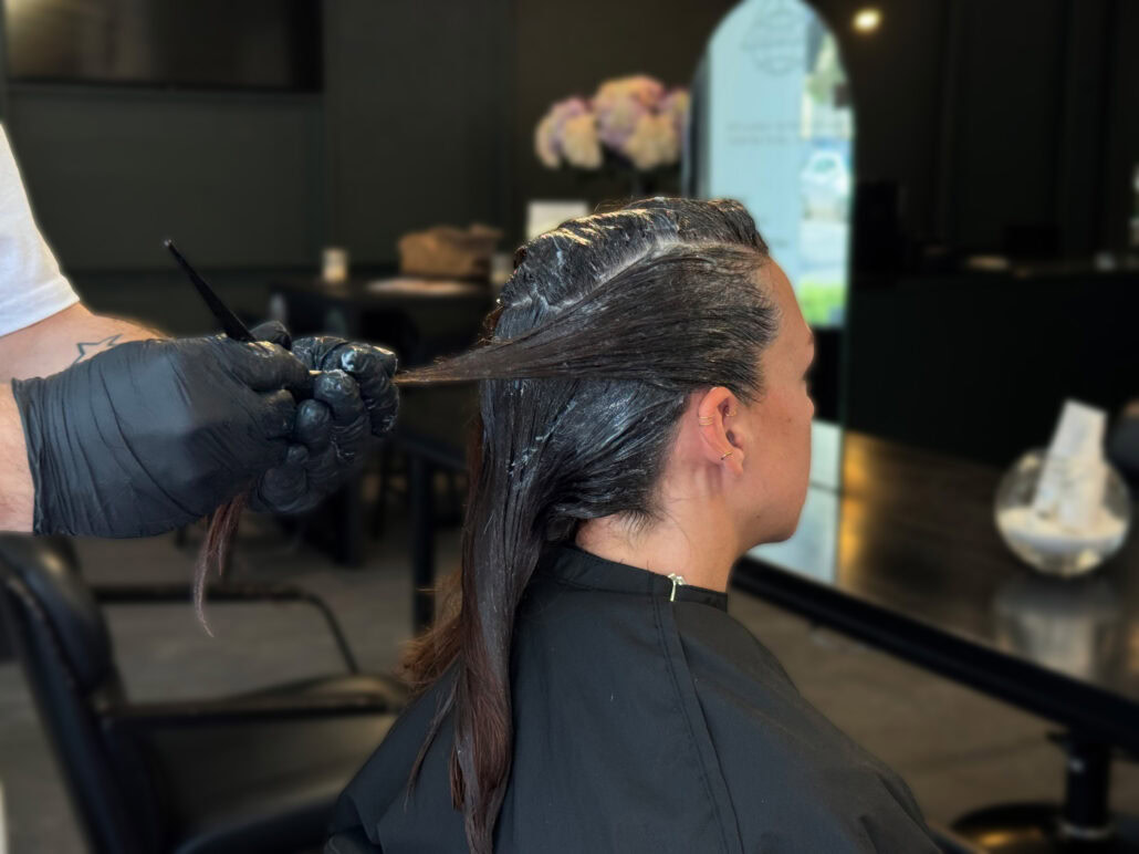 intensivtönung-kundin-frankfurt-friseursalon